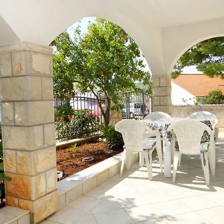 Apartments With Parking Space Zavalatica, Korcula - 4453