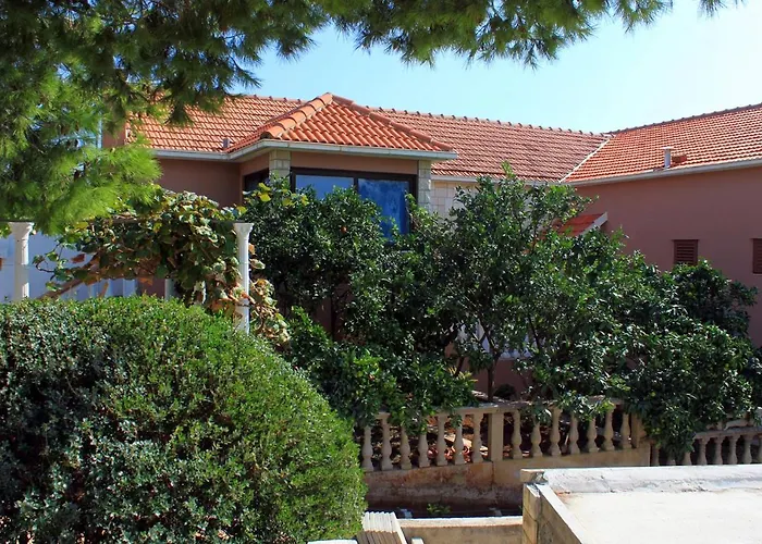 Apartment Apartments With Parking Space Zavalatica, Korcula - 4453 *