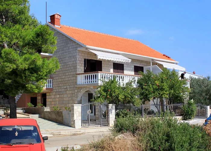 Apartment Apartments With Parking Space Zavalatica, Korcula - 4453 *