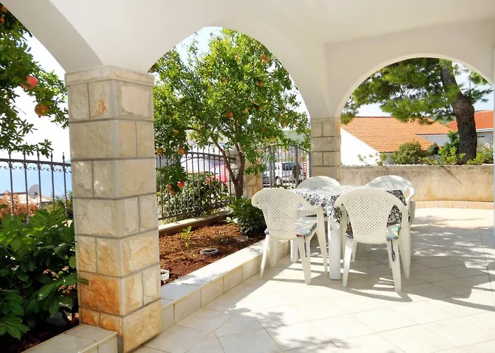 Apartments With Parking Space Zavalatica, Korcula - 4453