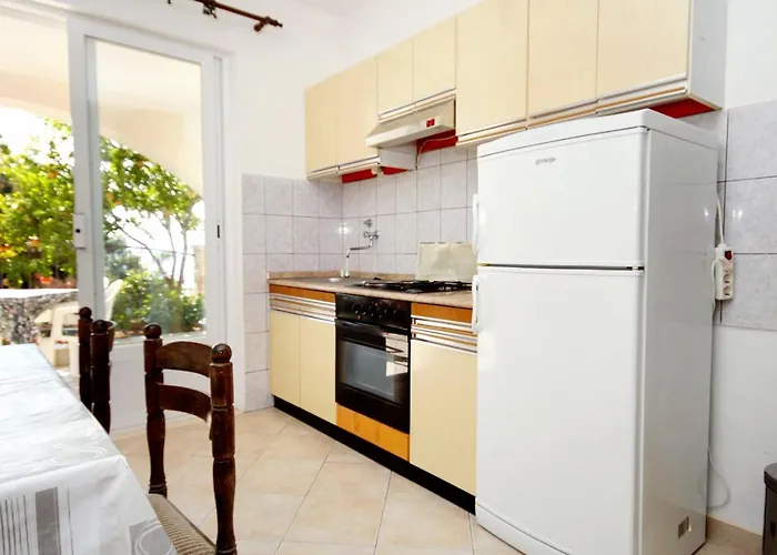 Apartment Apartments With Parking Space Zavalatica, Korcula - 4453 *