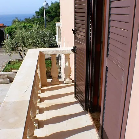 アパート With Parking Space Zavalatica, Korcula - 4453 ザヴァラティサ